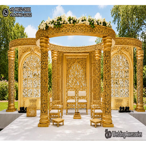 Mandap de mariage doré de luxe avec piliers sculptés ornés, grand mandap de mariage de destination avec finition royale dorée à vendre - Product Image 1