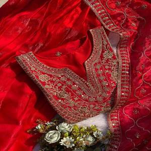 VASTRA COTTAGE Conjunto Étnico Elegante para Mujer con Top con Bordado de Cordón y Secuencia, Micro Interior a Juego y Dupatta Fendy Plazzo - Product Image 1