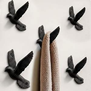 Crochet mural décoratif en forme de pigeon, support de repos pour pigeon, silhouette de pigeon, crochet mural en laiton, crochet utilitaire en forme de pigeon volant - Product Image 1