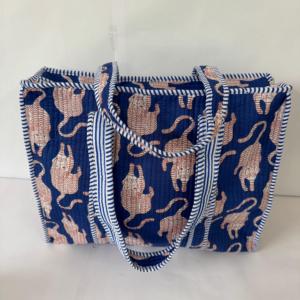 Blue Lion Print Lightweight Zipper Closure Quilted Women's Boho <b>Shoulder</b> Tote <b>Bag</b> with <b>Large</b> Capacity for Travel & Shopping - Product Image 2