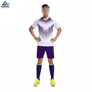 Kit de football blanc et violet de qualité supérieure - Maillot et short de football légers sublimés sur mesure pour les clubs sportifs - Product Image 2