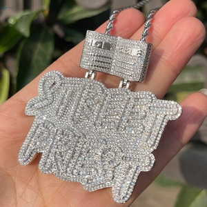 Pendentif Hip Hop personnalisé avec nom, style rappeur, serti de diamants VVS1 cultivés en laboratoire, coupe baguette, pour homme - Product Image 3