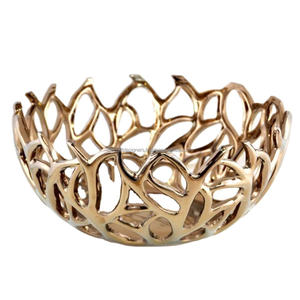 Panier à fruits de luxe panier en métal coulé à la main et bol de plat de service panier décoratif artisanal en métal pour articles d'intérieur à la maison - Product Image 1