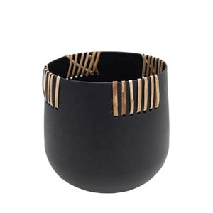 Maceta Moderna de Bambú Negro con Detalle de Franjas Naturales, Maceta Interior de Diseño Minimalista para Escritorio - Product Image 1