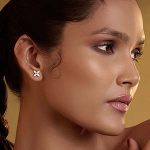 Boucles d'oreilles clous fleur en moissanite marquise 2,80 TCW, couleur incolore VVS, or 14K, grappe florale à 4 pierres, fermoir à charnière, bijoux faits main - Product Image 1