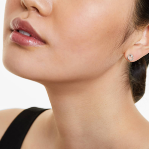 Pendientes de Plata 925 con Baño de Oro y Moissanita, Engaste de Bisel de Alto Brillo, Joyería Fina Elegante y Moderna, Regalo de Cumpleaños o Aniversario - Product Image 3