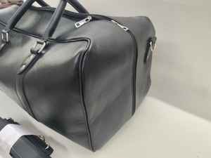 Bolsa de Viaje de Cuero 100% Genuino con Forro de Poliéster y Cierre de Cremallera para Logotipo Personalizado, Color y Tamaño Personalizables - Product Image 4