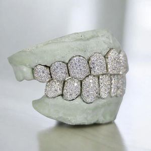 Juego de Grillz Dentales de Plata de Ley Chapada en Oro de 18K con Moissanita Iced Out, Estilo Hip Hop Unisex, Joyería Corporal Superior e Inferior - Product Image 3