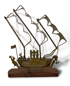 Modèle de bateau en laiton moderne avec base en bois, décoration suspendue nautique et maritime, objet de collection pour les plus de 14 ans, Tajdaar - Product Image 2