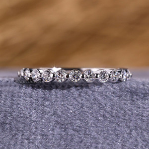 Minimalista 14K oro sólido boda banda laboratorio crecido diamante aniversario bisel ajuste media eternidad banda para mujeres para su cumpleaños - Product Image 1