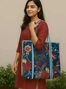 Bolso Tote Casual de Diseño para Mujer, Calidad Premium, Algodón y Terciopelo Acolchado, Patrón Floral Multicolor, Dos Asas, Cierre Abierto - Product Image 3