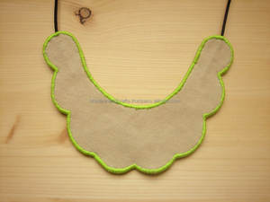 Collier de broderie de perles traditionnelles Bijoux colorés et artisanaux Parfait pour les vêtements ethniques et les soirées - Product Image 5