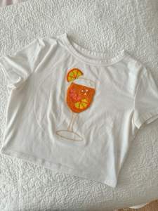 เสื้อครอปท็อปผ้าฝ้ายสีขาวหรูหรา แต่งลายปักลูกปัดรูปกุ้งก้ามกรามสีแดง สำหรับผู้หญิง แฟชั่นลำลองฤดูร้อน - Product Image 6