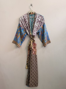 Robe Kimono en Soie Satinée Faite Main avec Patchwork, Manches Longues, Fermeture à Cordon avec Logo sur le Devant, Idéale pour les Vacances, Peignoir d'Été - Product Image 4