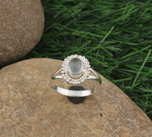 แหวนแต่งงานคลาสสิกพลอยมูนสโตนสีรุ้งธรรมชาติ เงินแท้ 925 ประดับขอบเพชร งานฝีมือสำหรับผู้หญิง พลอยสีฟ้าประกาย ได้รับการรับรอง - Product Image 5