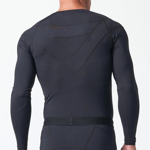 T-shirt de compression athlétique pour homme à séchage rapide avec logo personnalisé, haut de performance anti-humidité pour la gym, l'entraînement et les sports de plein air - Product Image 3