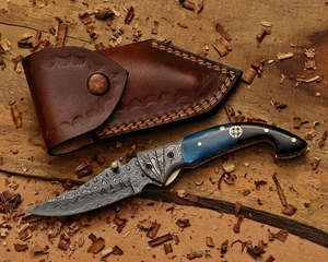 Cuchillo Plegable de Acero de Damasco con Mango Azul y Hoja de Punta Caída, Cuchillo Utilitario para Camping y Actividades al Aire Libre con Apertura de Perilla - Product Image 4