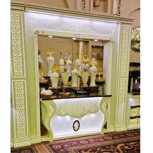 Comptoir de buffet traiteur en acier inoxydable doré avec panneaux décoratifs et éclairage intégré - Product Image 1