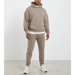 Conjunto deportivo personalizado con logotipo para hombre, sudadera con capucha de forro polar grueso y hombros caídos, y pantalones deportivos ajustados, venta al por mayor para hombre - Product Image 4