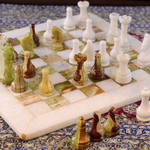 Juego de Ajedrez MOOD QUALITE con Caja de Madera y Resina Personalizada, Piezas de Ajedrez de Resina Roja y Negra de Lujo - Product Image 3