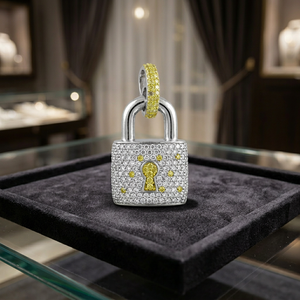 Colgante unisex de lujo en plata 925 con incrustaciones de micro pavé de cristales blancos y amarillos, chapado en oro de 18K, para uso diario. - Product Image 2