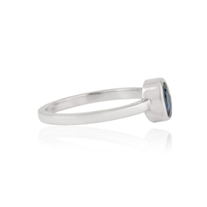 Bague minimaliste en argent sterling 925 pour femme, saphir bleu naturel taille ovale serti à la main - Product Image 5