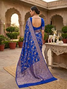 Sari en soie Banarasi bleu, brodé de fleurs, tenue ethnique traditionnelle indienne, séchage rapide, pour mariage et fêtes, pour femmes - Product Image 3