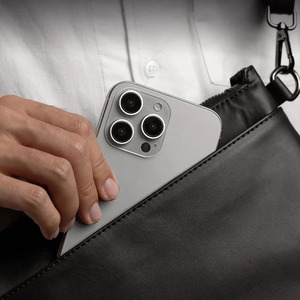 Bolso de mano de cuero genuino con organizador de pulsera, diseñado para un transporte seguro en el día a día y comodidad en viajes, a un precio razonable. - Product Image 3