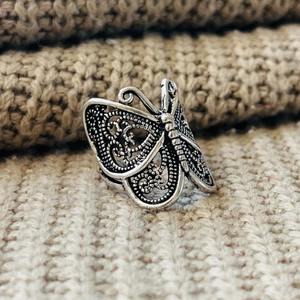 Anillo de latón con diseño de mariposa, estilo bohemio, plateado oxidado, filigrana tribal, insecto, vintage, naturaleza, joyería al por mayor para mujer, lo último en tendencia. - Product Image 4