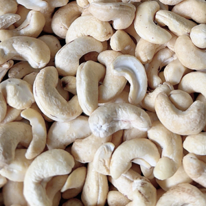 โรงงานเวียดนาม เม็ดมะม่วงหิมพานต์ดิบออร์แกนิกจากเวียดนาม มะม่วงหิมพานต์เต็มเมล็ด W320 W450 มะม่วงหิมพานต์ซานติโก้ รับผลิตตามความต้องการของลูกค้า OEM ODM - Product Image 1