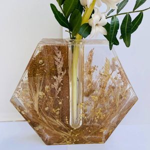 Decorative Resin Flower <b>Vase</b> With Unique Abstract Design For Home Office Hotel And Restaurant Interior Decoration - Product Image 1