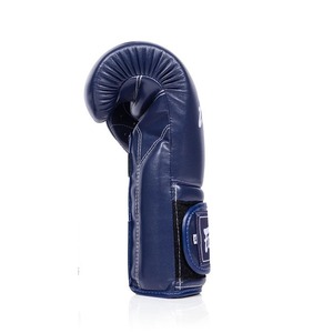 นวมชกมวยหนังแท้ Fairtex แห้งเร็ว สายรัดข้อมือแบบ Hook-and-Loop สีน้ำเงินทอง ระบายอากาศได้ดี ป้องกันรังสียูวี - Product Image 4