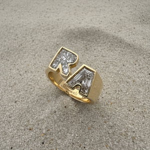 Bague de fiançailles personnalisée avec double initiale en diamant de laboratoire, modèle Initial Duo Pinky Ring - Product Image 3