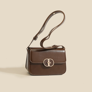 Sac bandoulière mini en cuir marron avec fermeture à fermoir, style classique, sac bandoulière mini pour femme, pour un usage quotidien - Product Image 2