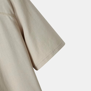 Camiseta Casual de Manga Corta para Hombre, Color Beige Sólido, Cuello Redondo, Corte Regular, Tejido Liso Teñido - Product Image 3