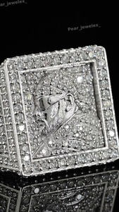 Bague Hip Hop en Moissanite Diamantée Très Demandée pour Hommes, Style Luxe et Tendance, Idéale pour les Soirées, Disponible à la Vente - Product Image 5