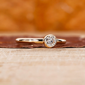Anillo Unisex de Oro Rosa de 14K con Diamante Cultivado en Laboratorio, Corte Brillante, Certificado IGI, Color Blanco D, Estilo Hiphop, de Amber Jewels - Product Image 1