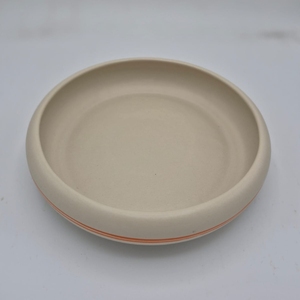 Tazón de Cerámica de Diseño Minimalista con Rayas Naranjas, 21 cm de Diámetro, Hecho a Mano, Libre de BPA, Vajilla para Servir Comida en Hoteles, Restaurantes y Cafeterías - Product Image 1