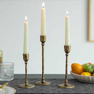 Ensemble de 3 chandeliers dorés pour bougies coniques, en fer, style vintage, en laiton doré - Product Image 4