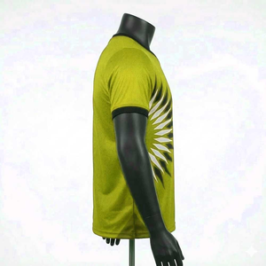Camiseta de Manga Corta con Cuello Redondo y Estampado Geométrico Amarillo para Hombre, de Secado Rápido, Tejida, Deportiva y Ajustada - Product Image 2