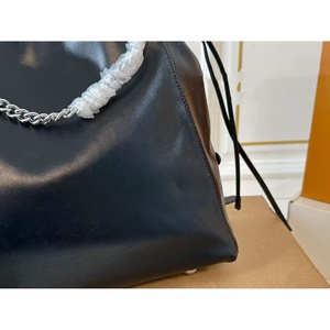 Waterproof Quilted <b>Drawstring</b> Bucket Tote <b>Bag</b> Luxury Designer <b>Large</b> Capacity Soft Chain Shoulder Handbag - Product Image 3