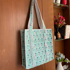 Sac fourre-tout personnalisé en coton matelassé à fleurs pour femme, fait main, grande capacité, écologique, pour usage quotidien, sac à langer, sac de maman - Product Image 1