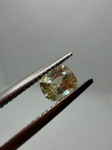 Zafiro Amarillo Natural, Corte Cojín, 1.02ct, 6x5x4mm, Gema Preciosa Suelta Facetada con Juego de Color para Joyería, Zehra Gems - Product Image 1
