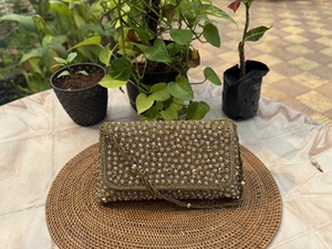 Pochette élégante à rabat en cristal, sac à main scintillant pour soirée avec fermeture décorative en cristal pour femmes, occasions spéciales - Product Image 1