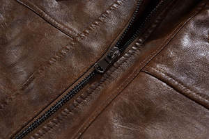 เสื้อแจ็คเก็ตหนังสำหรับฤดูใบไม้ผลิ ผู้ชาย ผู้หญิง แบบยูนิเซ็กซ์ ปกคอพับได้ เป็นมิตรกับสิ่งแวดล้อม กันลม ทรงเข้ารูป โลโก้ด้านหน้า รับสกรีนโลโก้ - Product Image 6