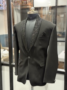 Blazer de smoking de créateur pour homme, col en V, orné de cristaux, coupe simple boutonnage, grande taille, coupe-vent et infroissable, idéal pour mariage - Product Image 6