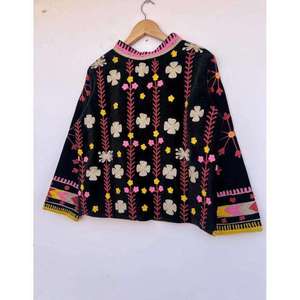 Chaqueta de terciopelo bohemio para mujer, estilo suzani, con bordado tradicional, manga larga, diseño floral étnico, informal, para invierno. - Product Image 4