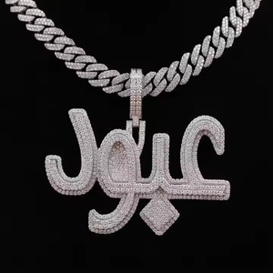 Colgante chapado en oro blanco con detalles de diamantes, joyería unisex de estilo hip hop para un look urbano. - Product Image 2