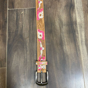 เข็มขัดหนังแท้สำหรับเด็กพร้อมเครื่องมือแนวตะวันตกดีไซน์ลายดอกไม้สีชมพูทนทานและมีสไตล์สำหรับเด็กชายและเด็กหญิง - Product Image 5