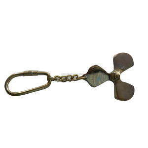 Llavero de hélice de latón fundido del mejor vendedor Regalo de bolsillo pulido Náutico para llaves de Ambience Lifestyle - Product Image 1